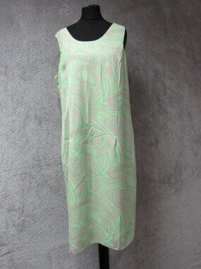 Women's clothing with a retro style from the 1990s featuring a triangular neckli
